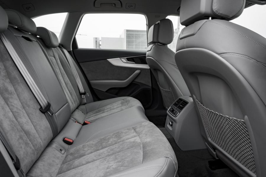 Интерьер Audi A4 Allroad 2.0 TFSI Quattro (B9) 2016 года  (WW) (фото 15 из 18)